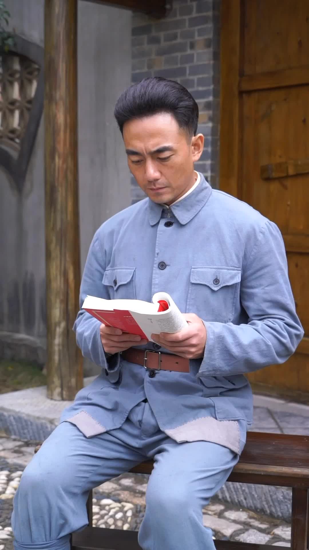 百炼成钢选角惊艳夏德俊第六次饰演周恩来