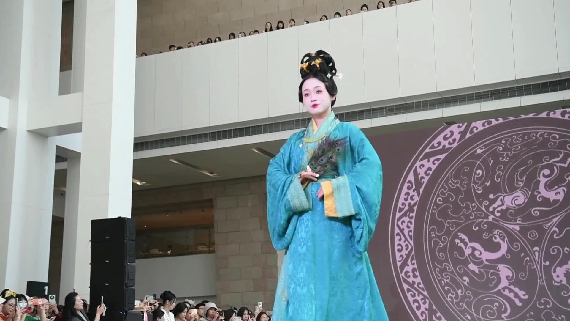 湖南博物院邀您共赴一场跨越千年的华服大典