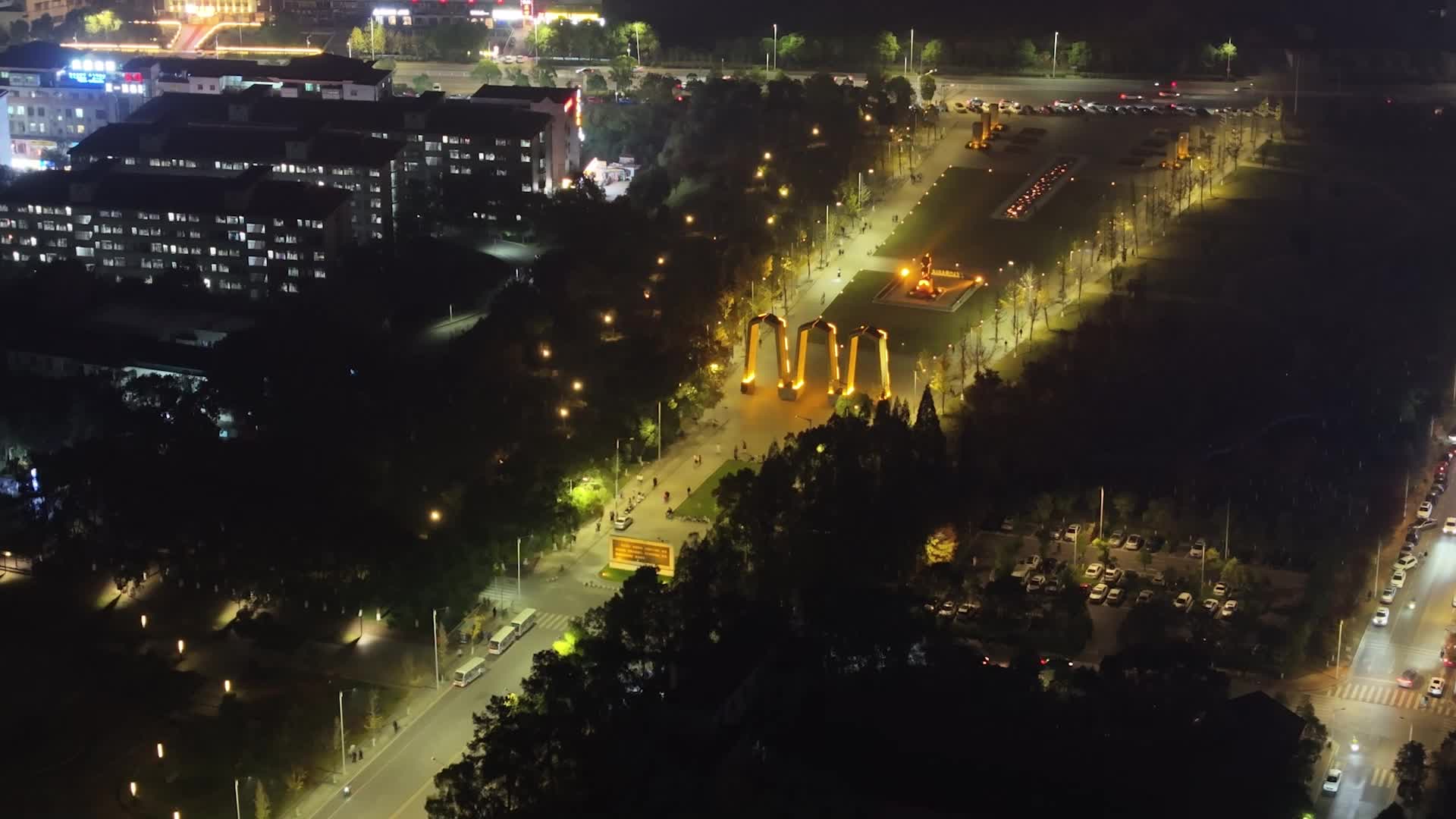 视频丨湘大600余名师生在冬夜共赴浪漫“奔跑约会”