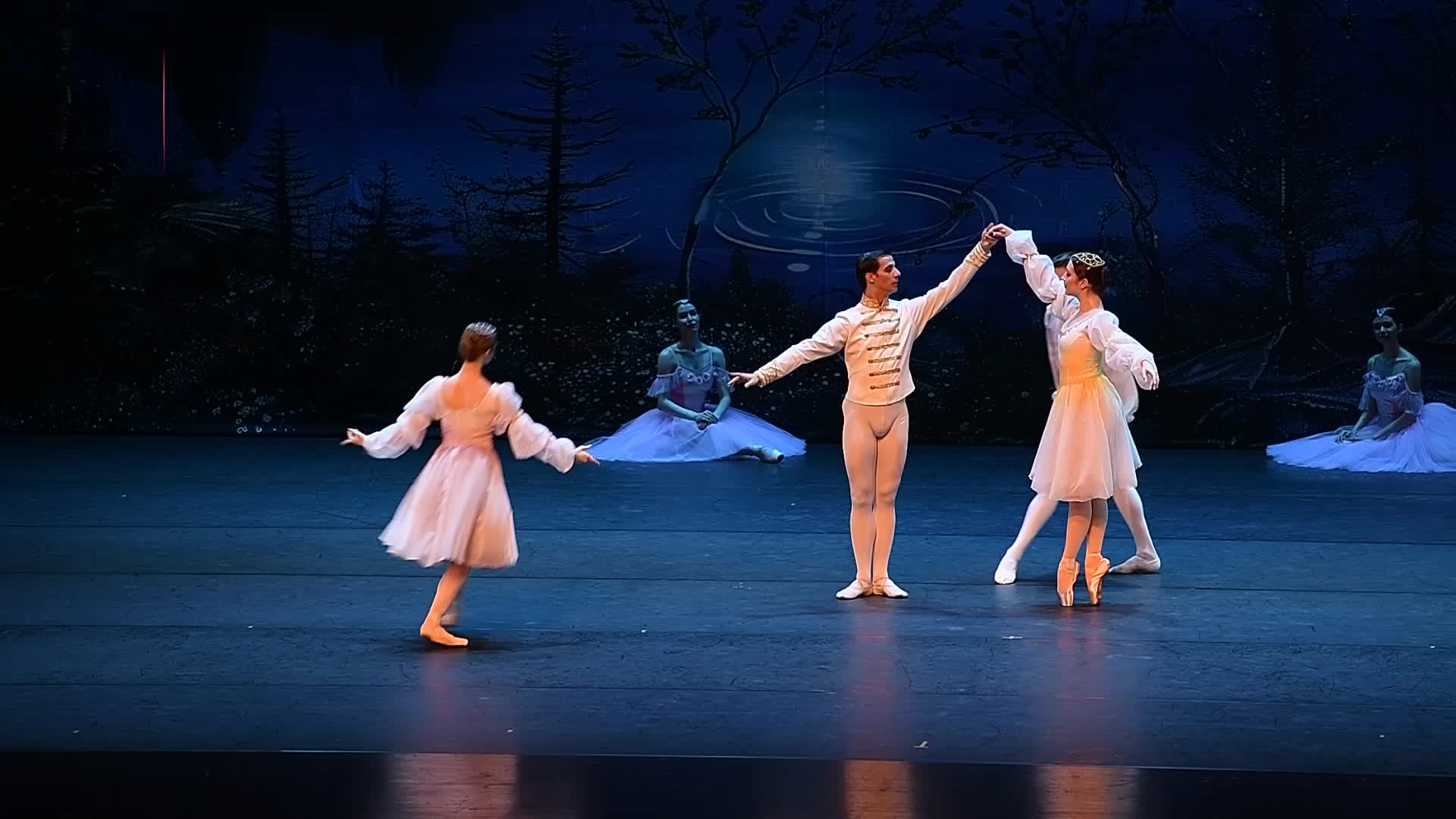 芭蕾舞剧《天鹅湖》世界巡演在长沙首演