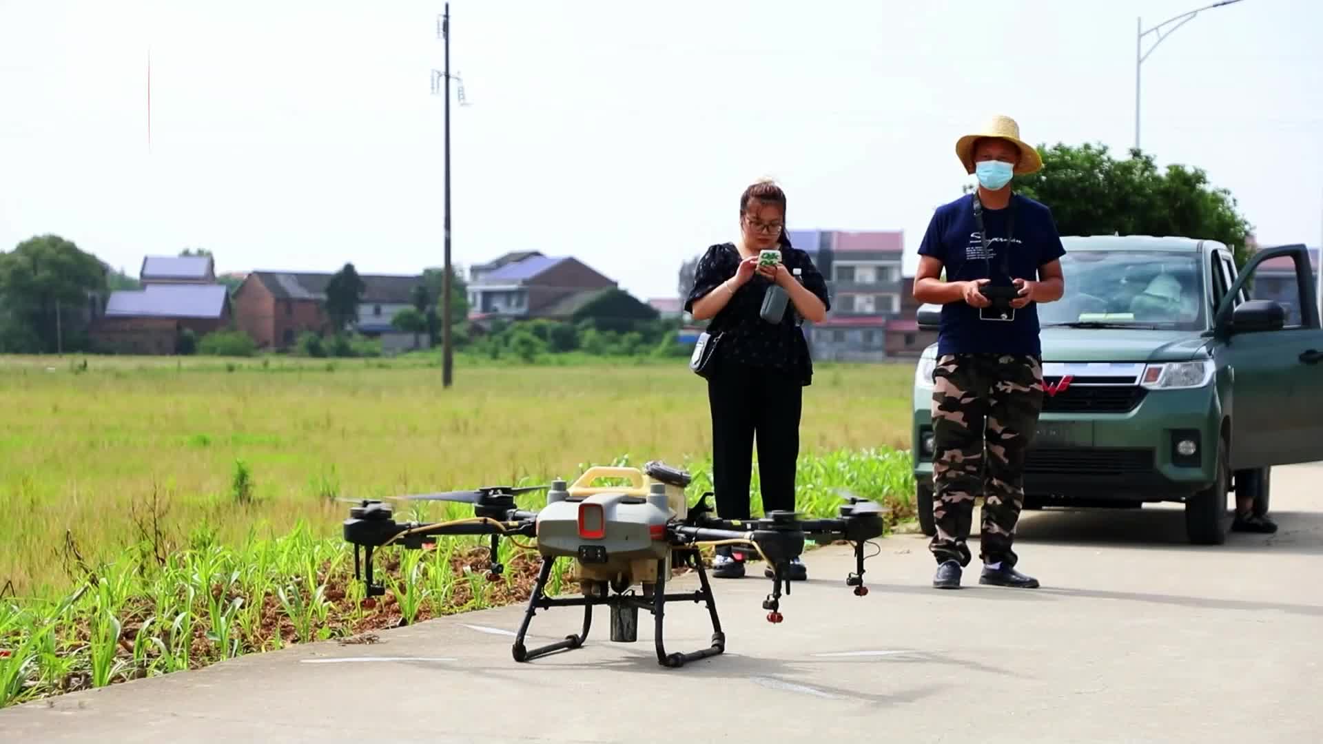 茶陵：无人机“飞防” 为水稻“护航”