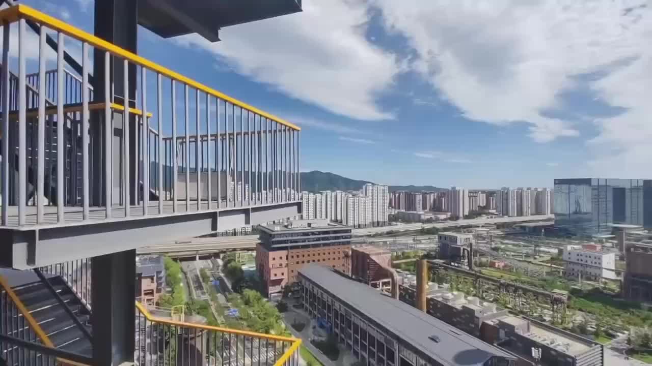 首钢园俯瞰京城初秋美景