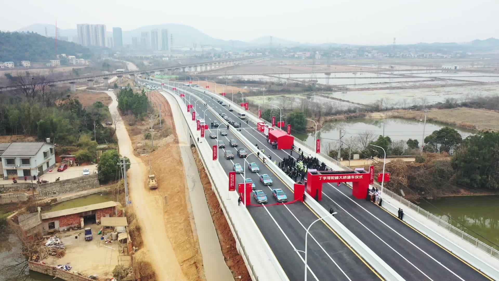 长沙望城河东片区再添新通道 丁字湾驼峰大桥建成通车