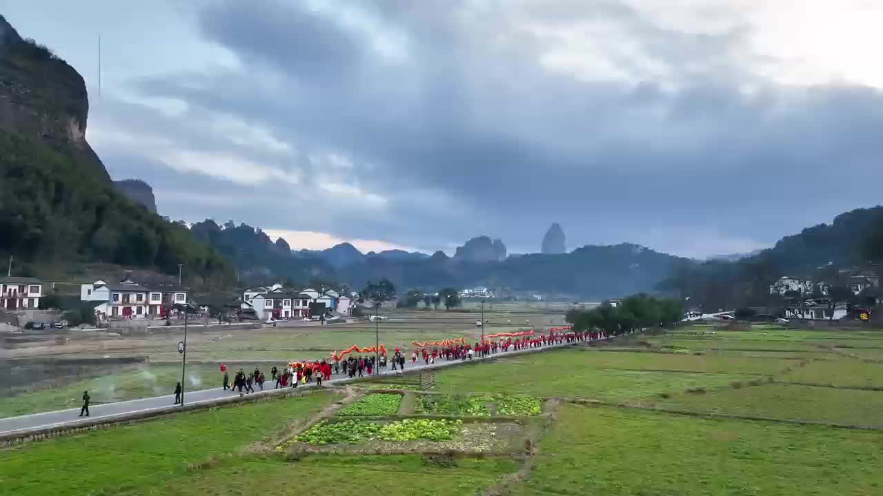 崀山駱駝峰下，“龍燈會(huì)”鬧元宵！