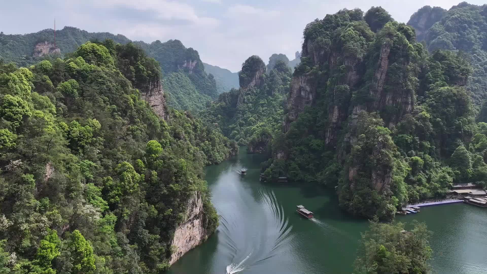 碧水映青山 畅游宝峰湖