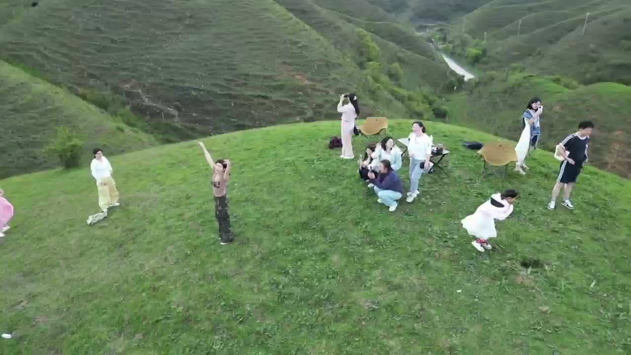 “五一趣游邵阳” | 城步南山亲子牧场邂逅花海盛宴， 万人共绘云中草原“诗与远方”