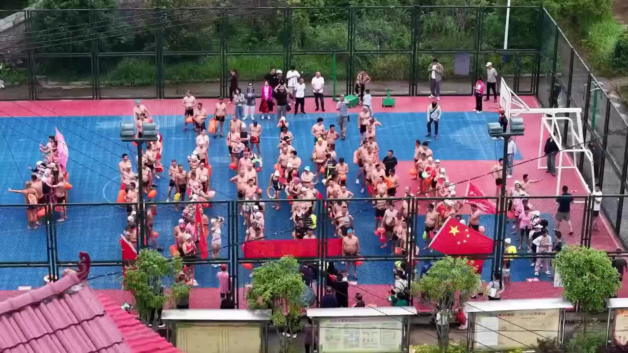 新邵县：200泳者渡资江 端午竞游展活力
