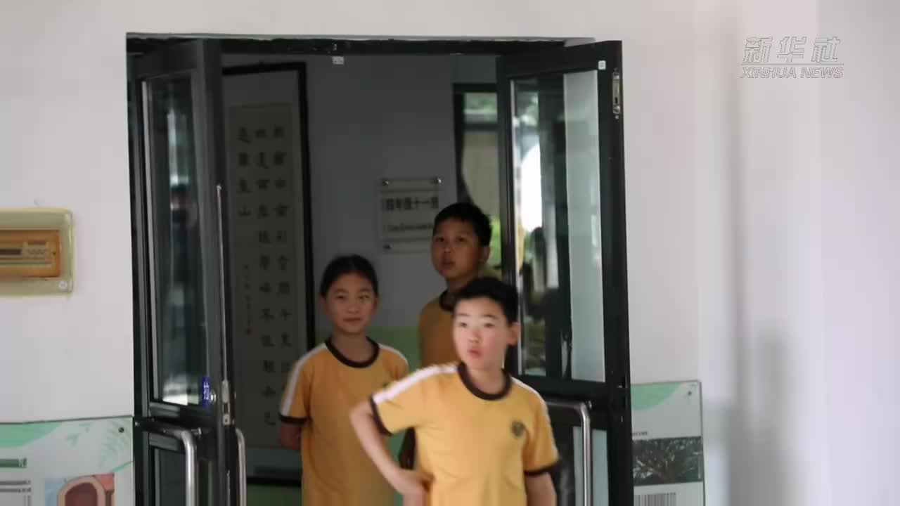 机器人进校园，当起孩子们的“新同桌”！