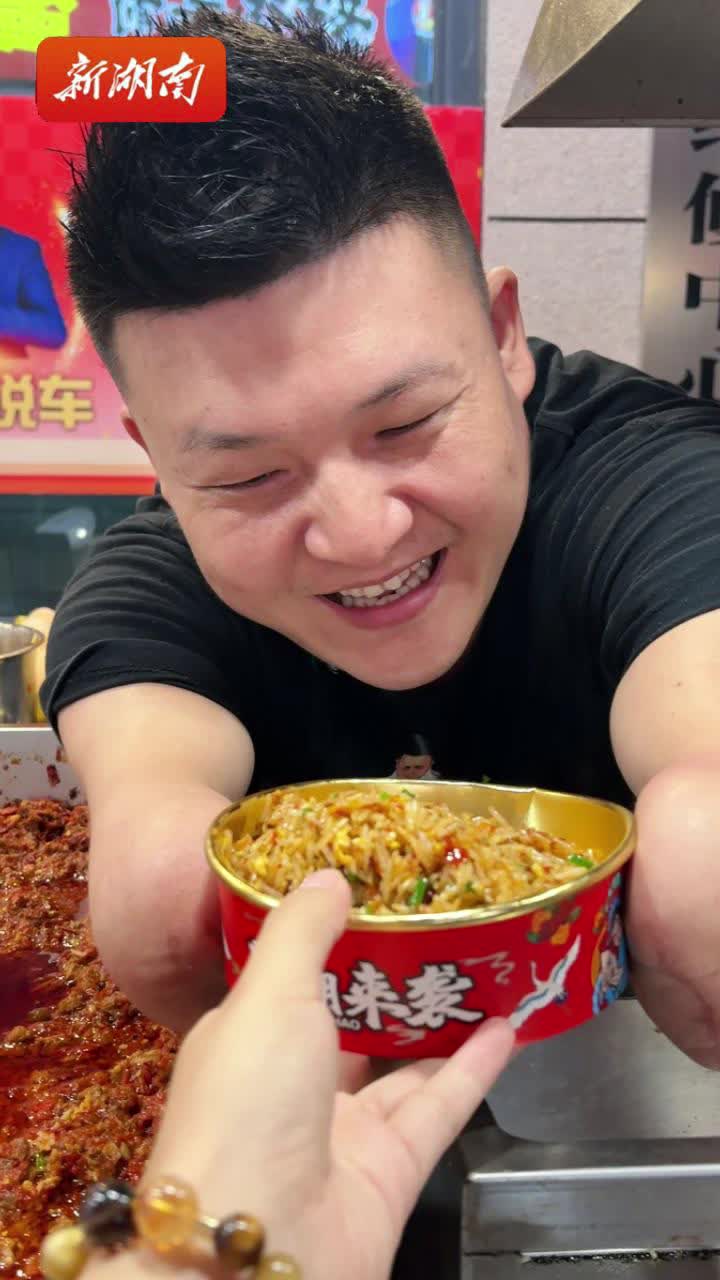 微光⑥｜炒飯哥吳毅：用殘缺雙臂翻炒出人生滋味