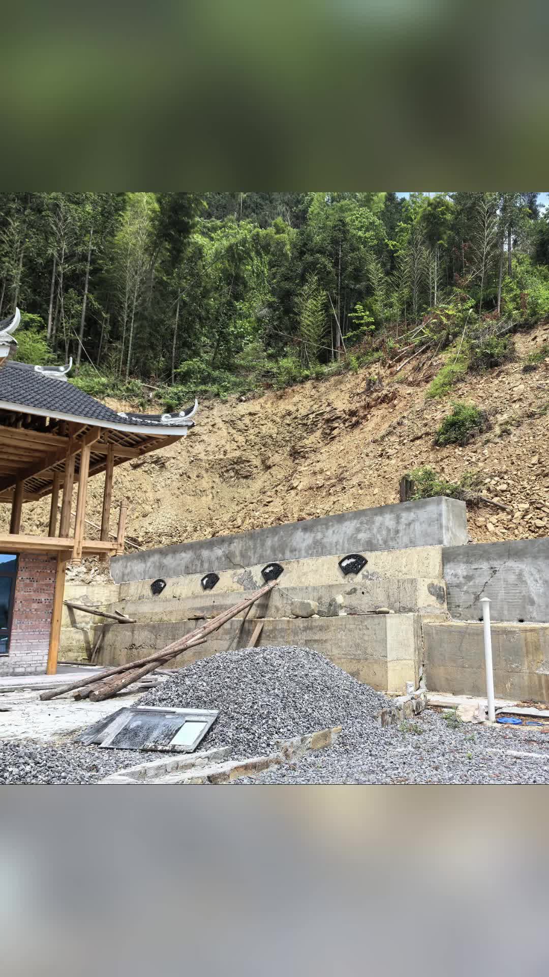视频|国网新化：电力员工及时预警山体滑坡灾害