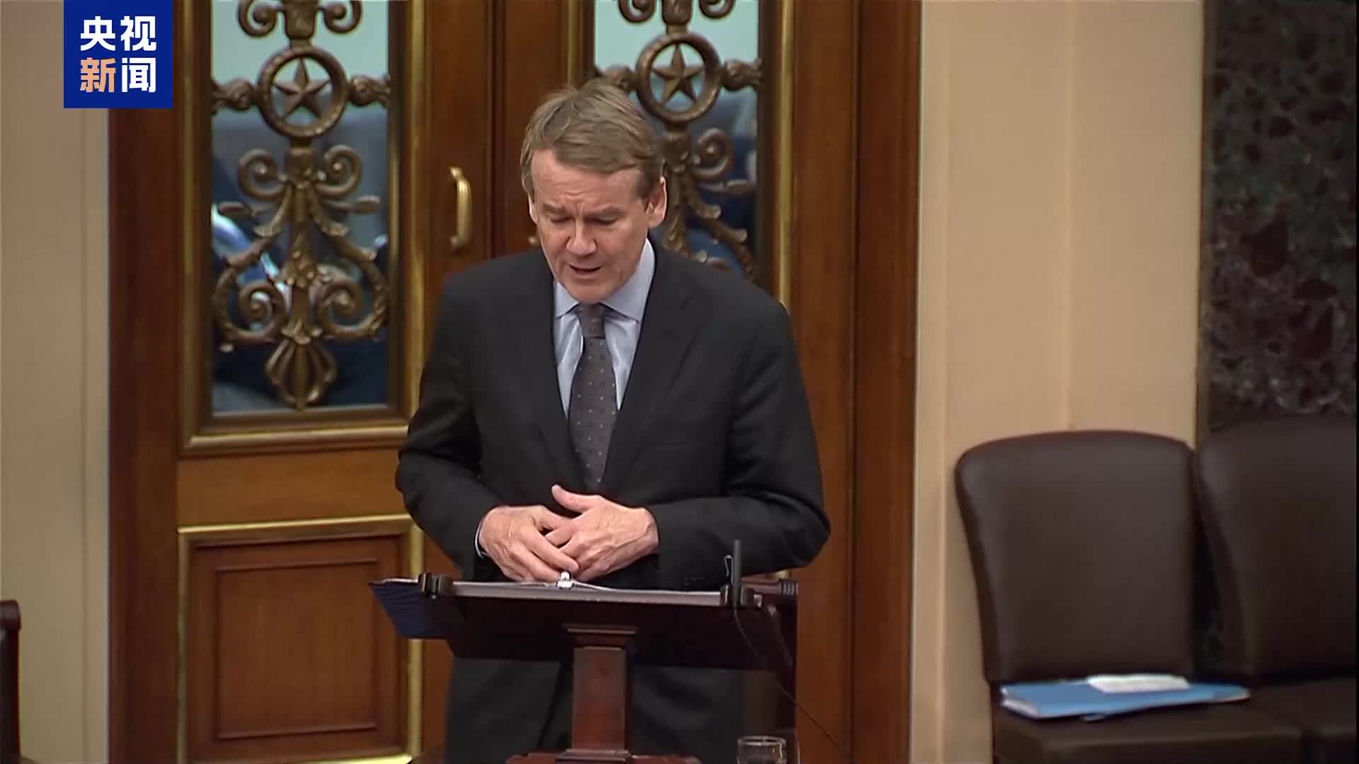 美参议院通过“大而美”法案美议员怒斥“劫贫济富”