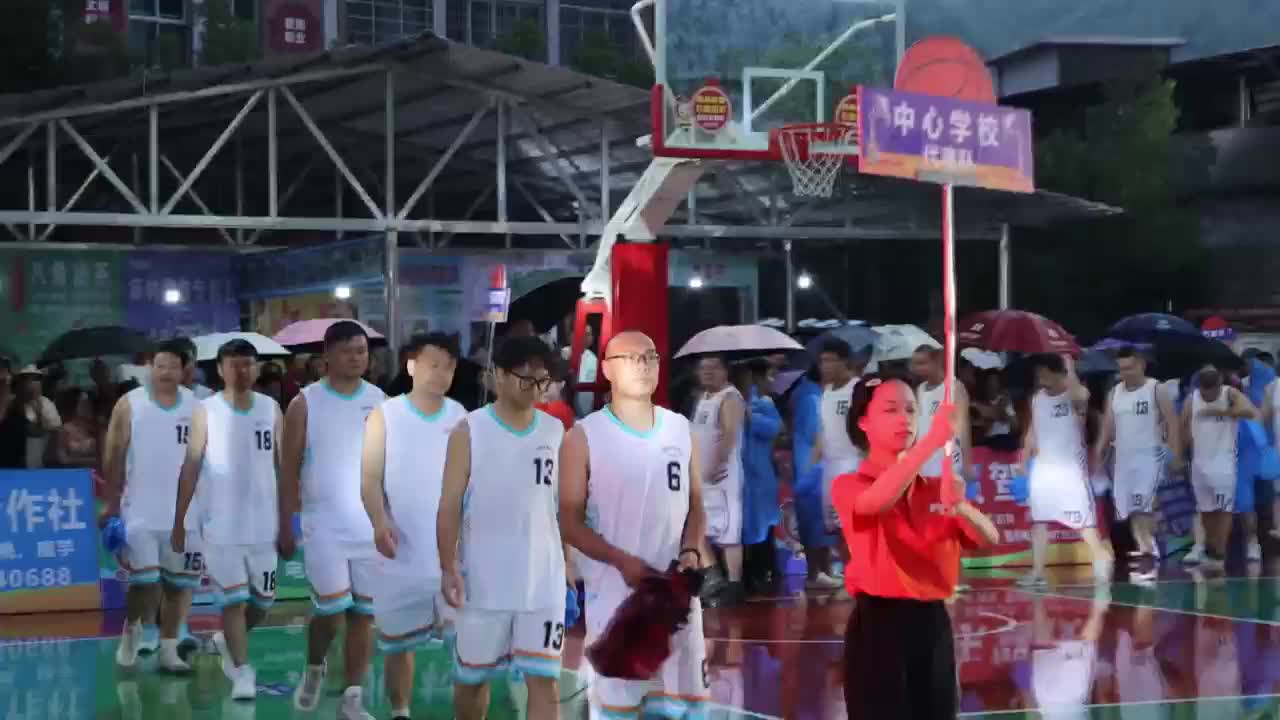 新寧麻林瑤族鄉(xiāng)籃球賽上演