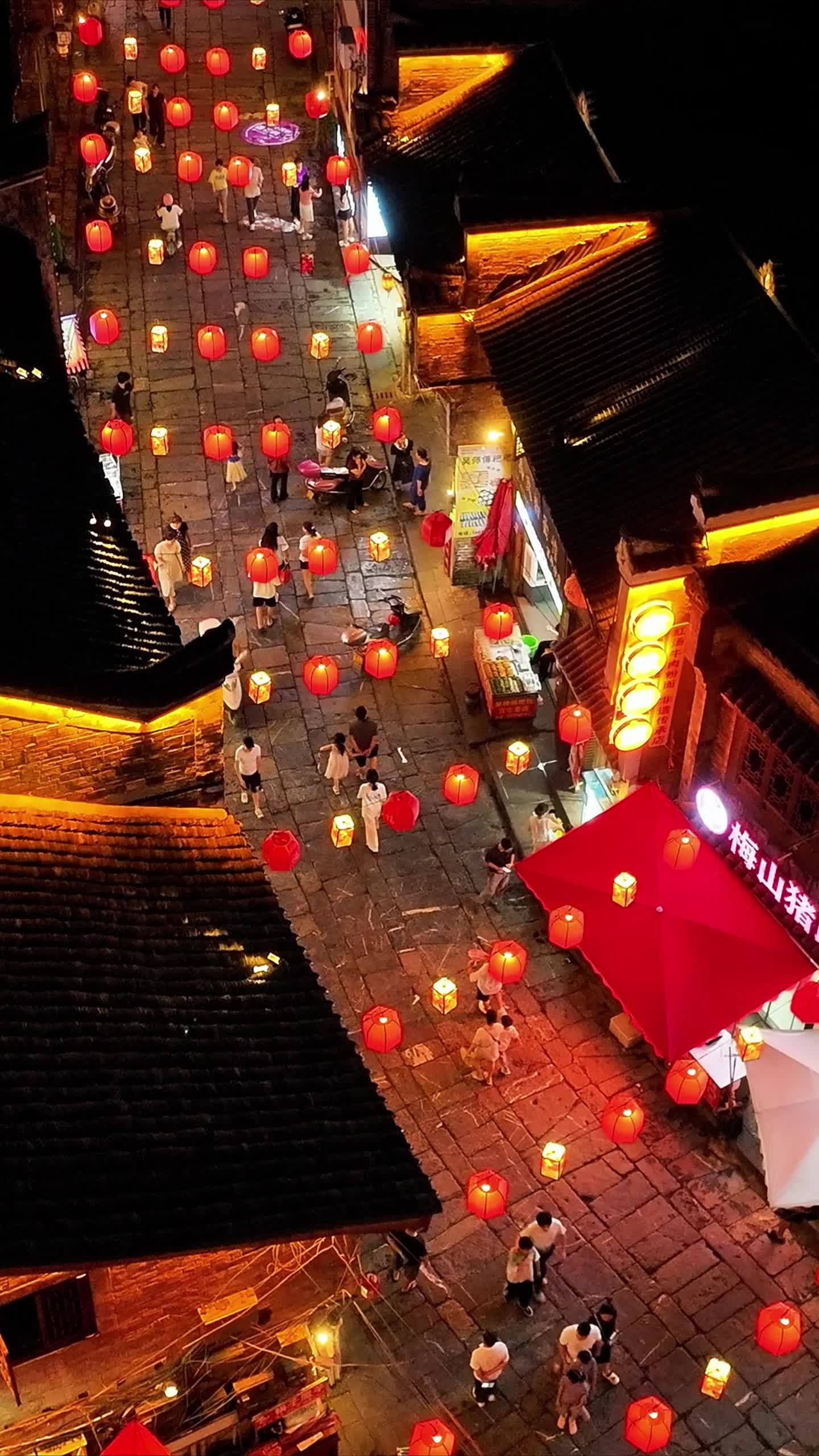 疯狂的“娄超”｜热辣的足球夏天，配热辣的向东街牛肉粉！