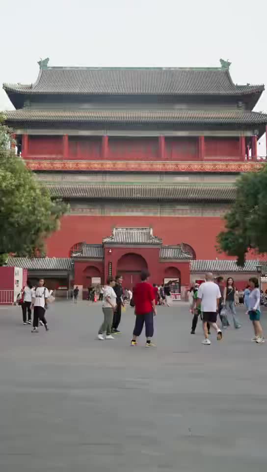 中軸線上的“背包法官”