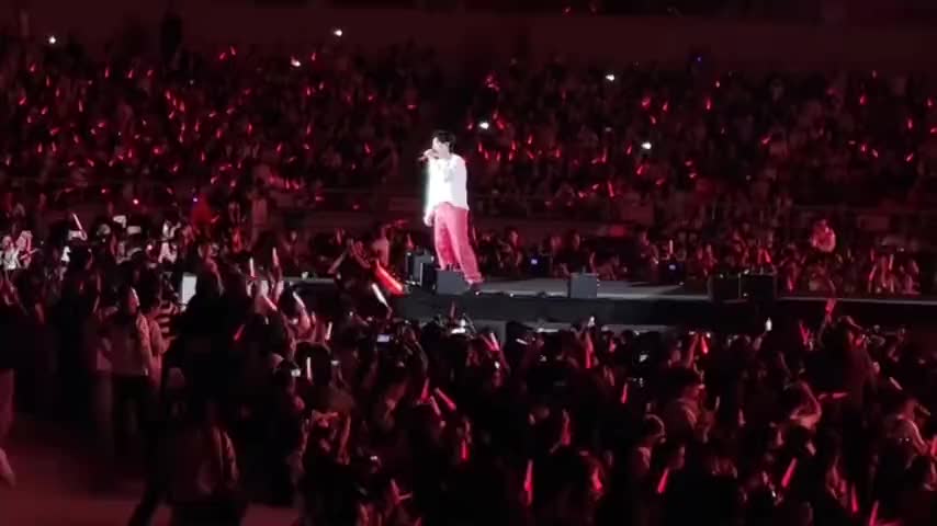 “杨宗纬摔下舞台”，最新通报