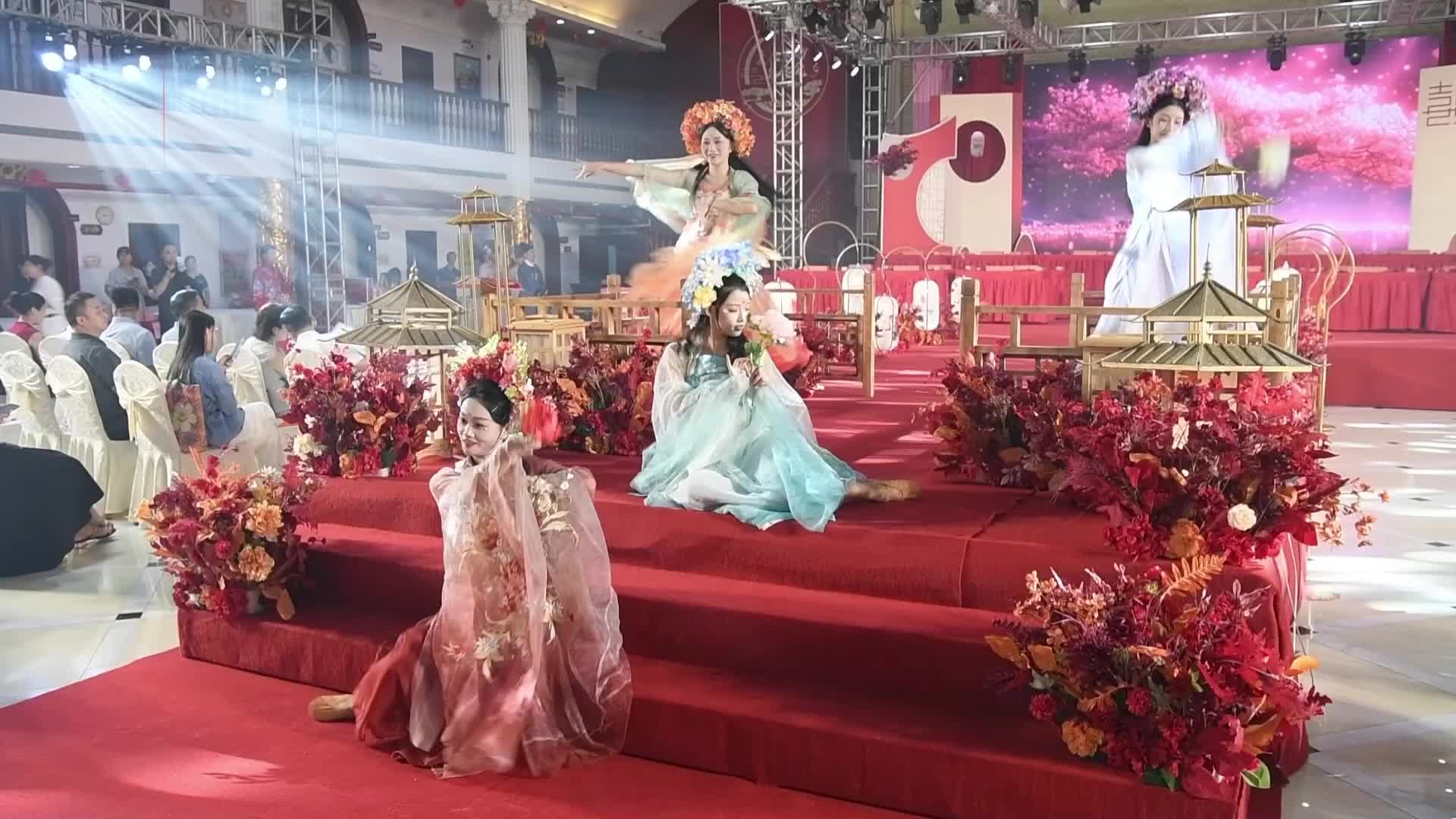 爱在长沙缘定七夕 26对佳偶共赴集体婚礼