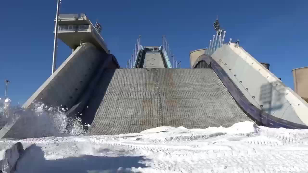 首钢滑雪大跳台启动造雪