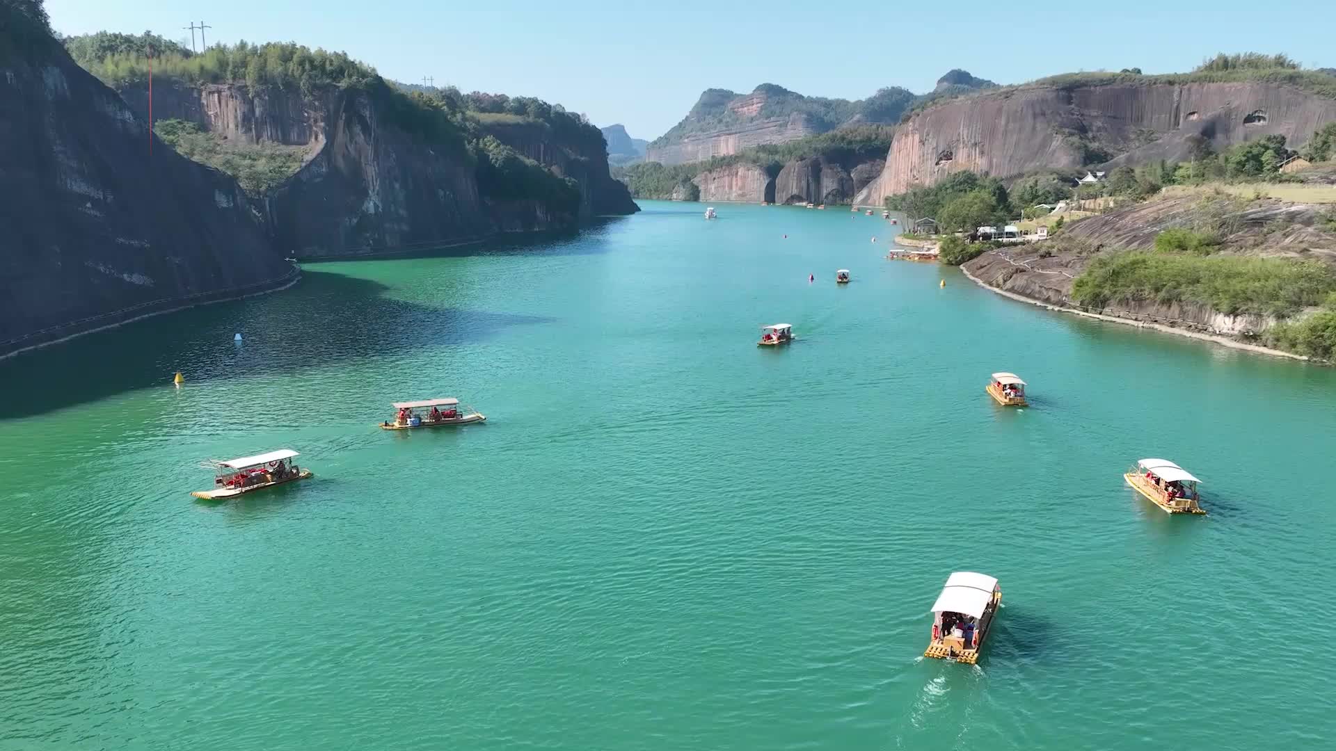 泛舟翠江赏青山碧波,如入画中游