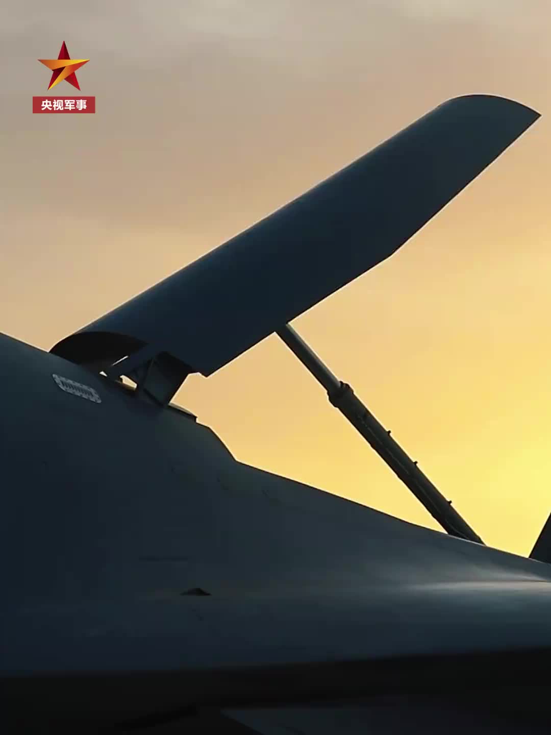 高燃！多架歼16背靠背对抗训练