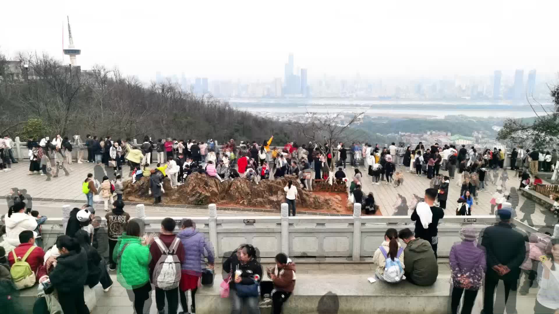 冬日暖阳下,乐享登山好时光