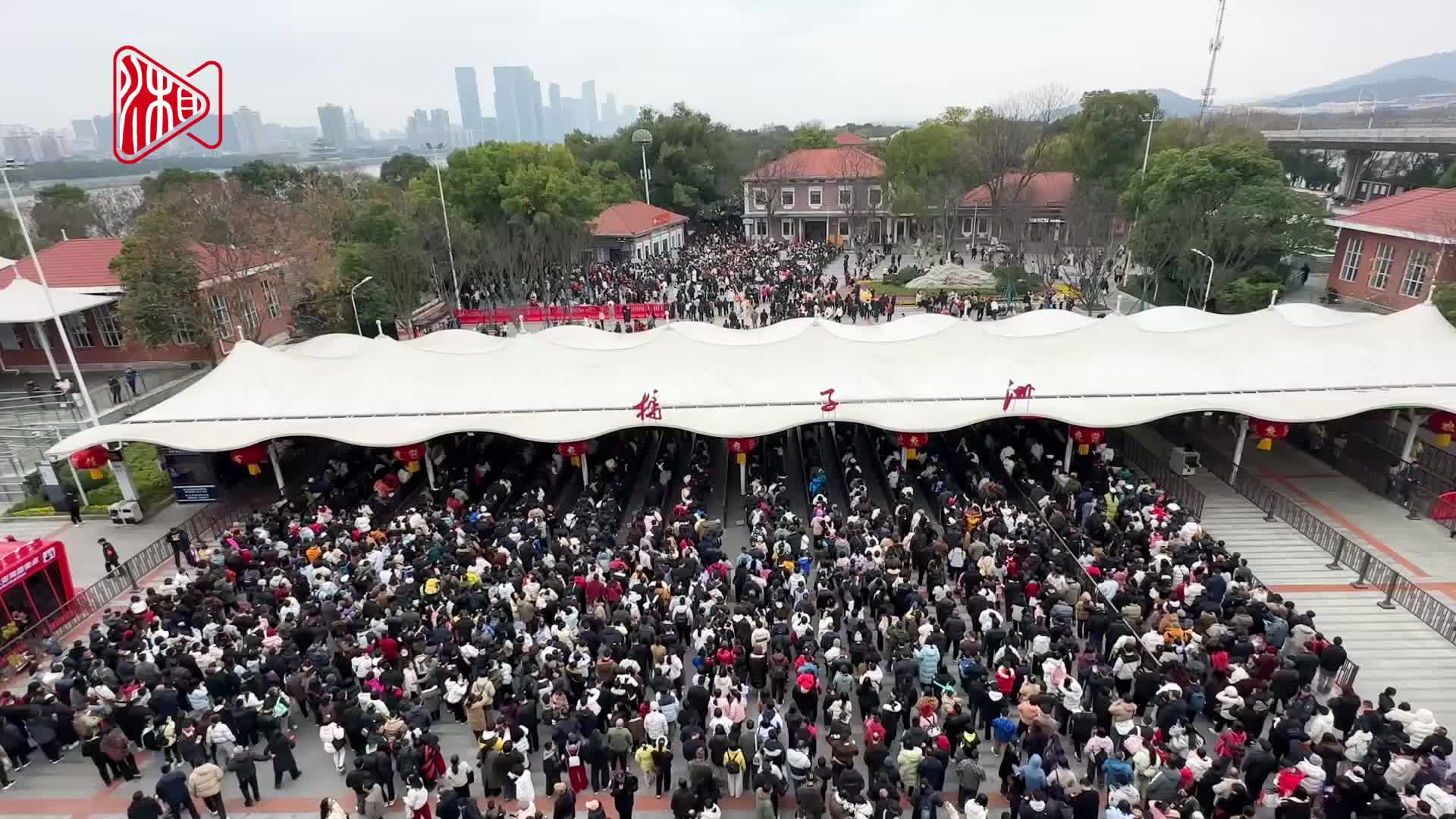 长沙橘子洲“圈粉”火爆