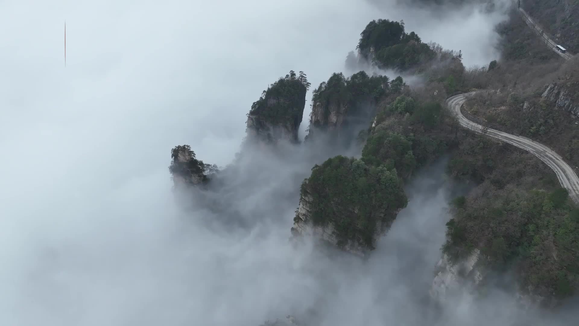 武陵源天子山春日云海上线