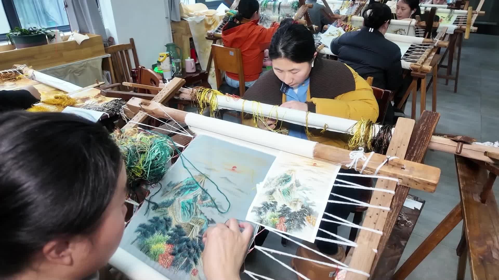 从展会到秀场,湘绣加速“出圈”