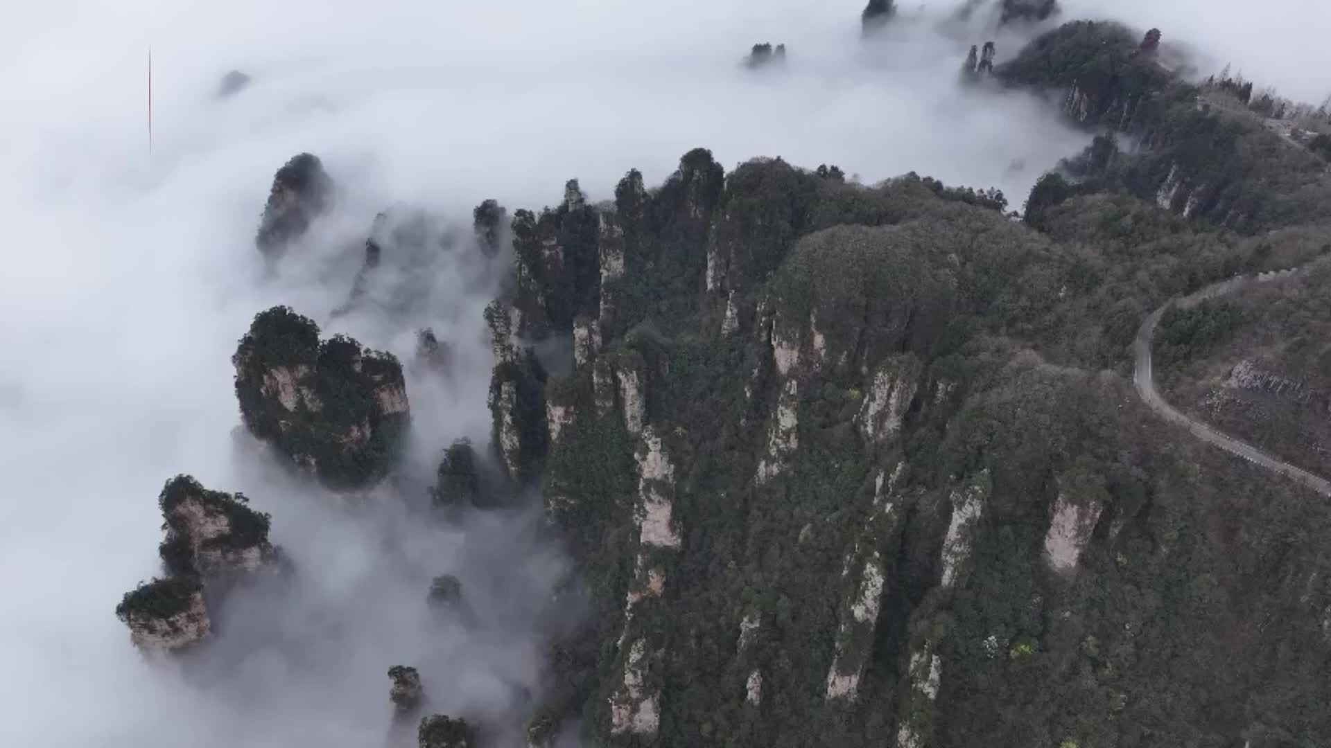 张家界雨后云海壮阔如画