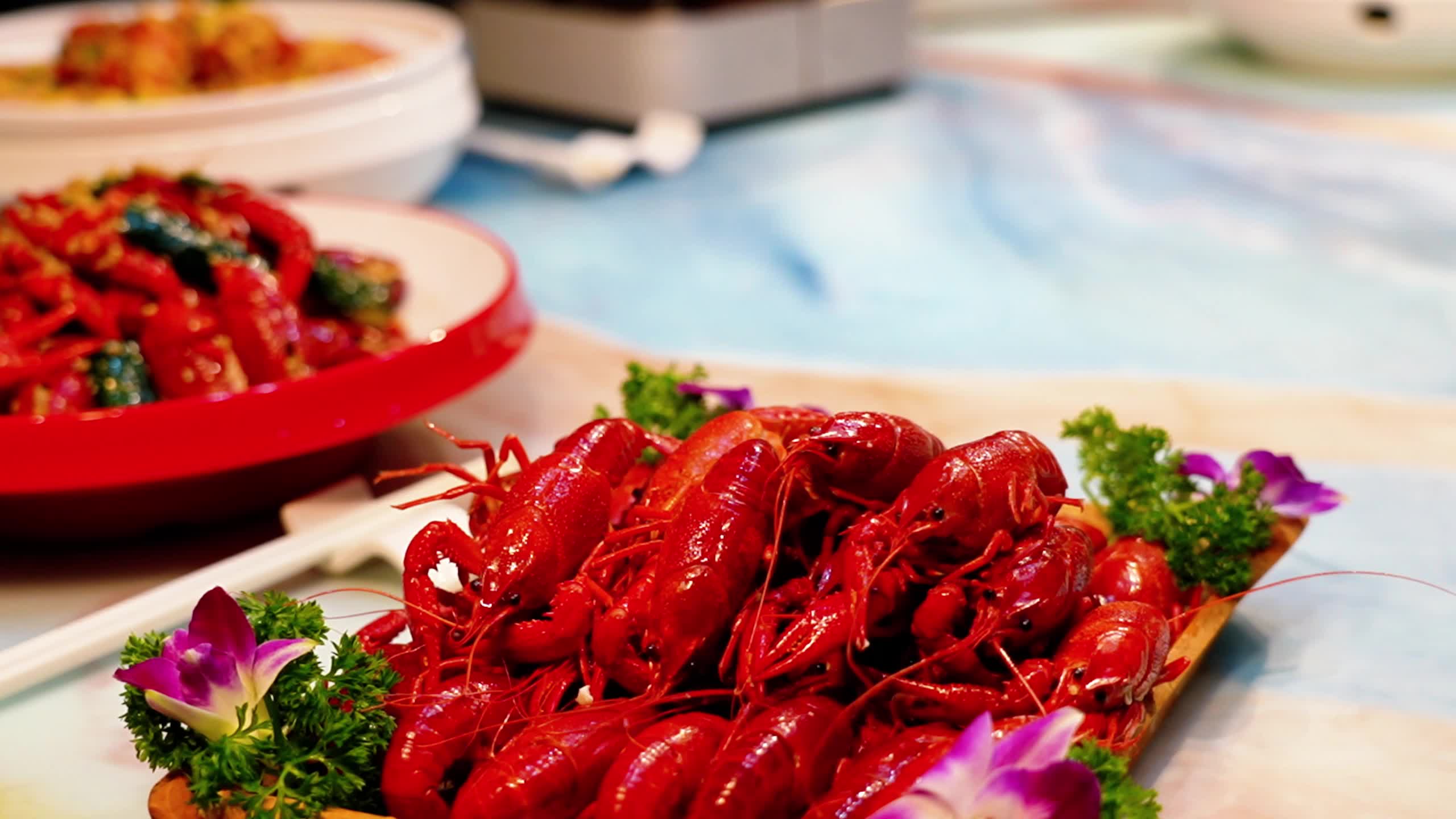 年产值15亿！大通湖小龙虾凭什么每公斤最高卖到80元？答案藏在“水草”里