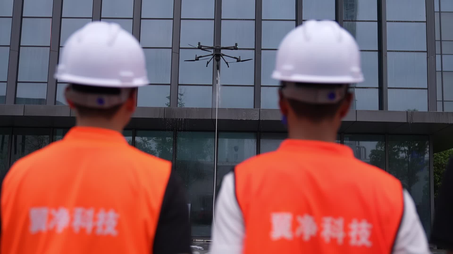 无人机“高空美容师”上线：效率是人工5倍，收费仅三分之一
