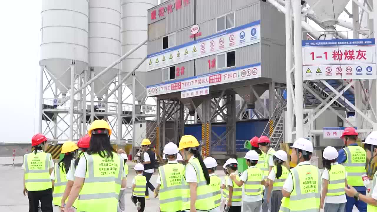 别样六一!萌娃探秘父母的工地日常