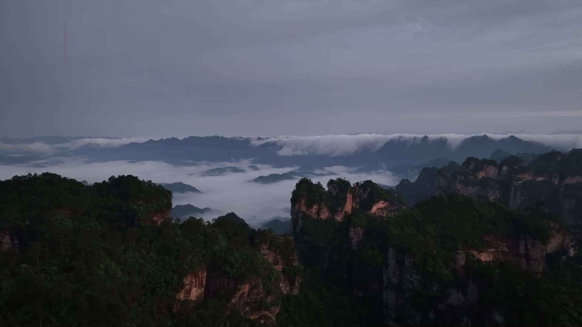 张家界武陵源：朝霞漫卷黄石寨