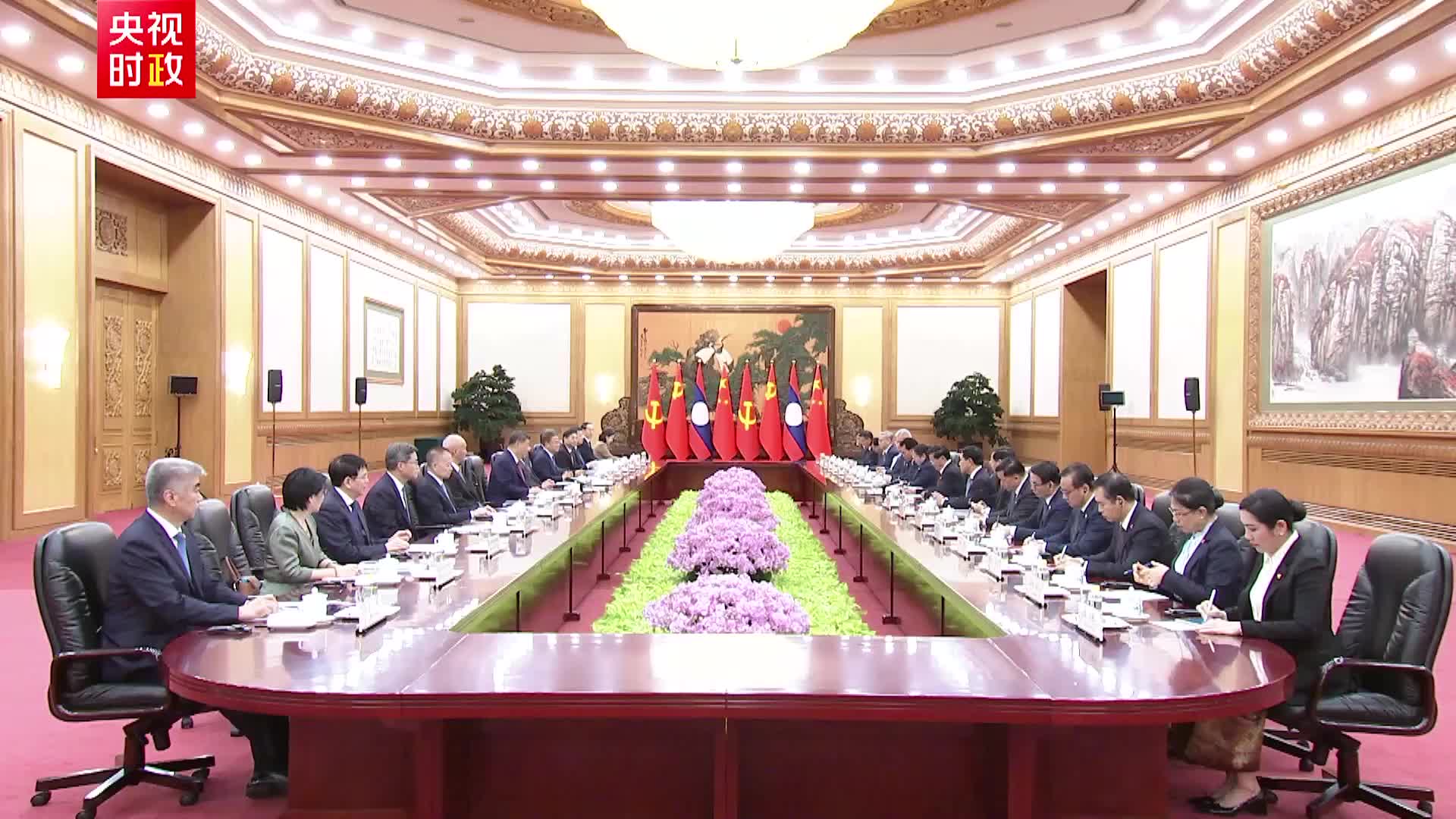习近平：你连任后首访选择中国 体现了对发展中老关系的高度重视