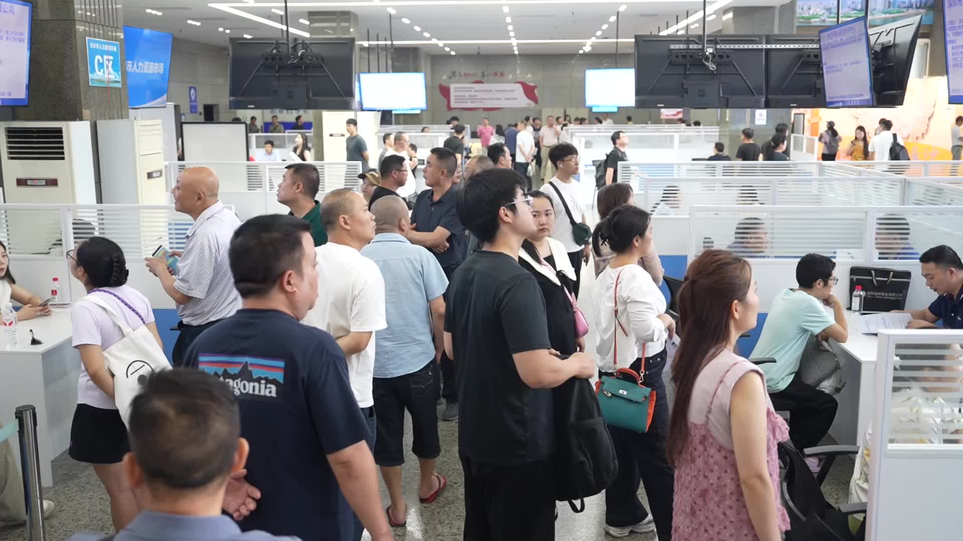 送岗帮扶促就业！长沙举办失业人员专场招聘会