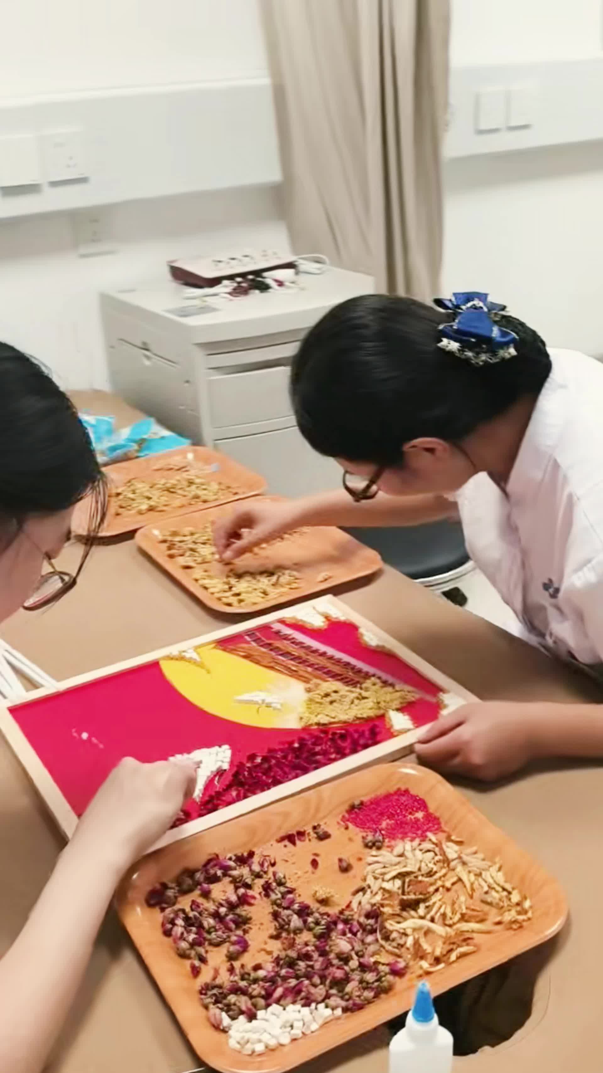 药香里的中国浪漫——本草入画，献礼华诞