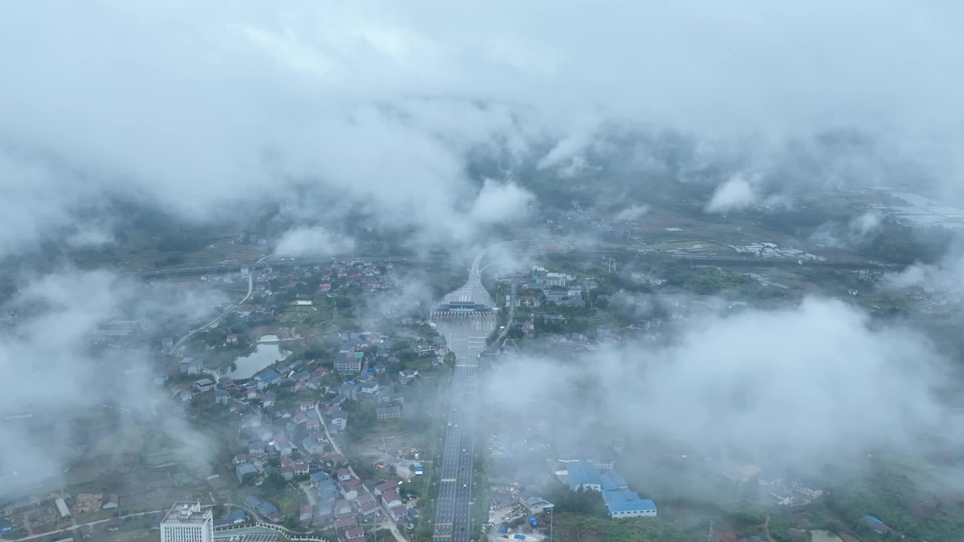 雨霁云涌，邂逅秋日写意山水