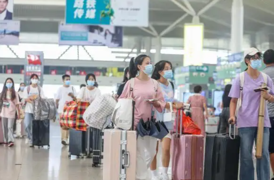 铁路迎来学生流旅游流返程高峰