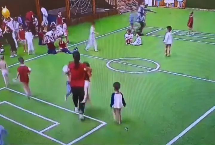 1分57秒127名孩子安全撤离!叫不醒的连被子抱走… - 世相 - 新湖南