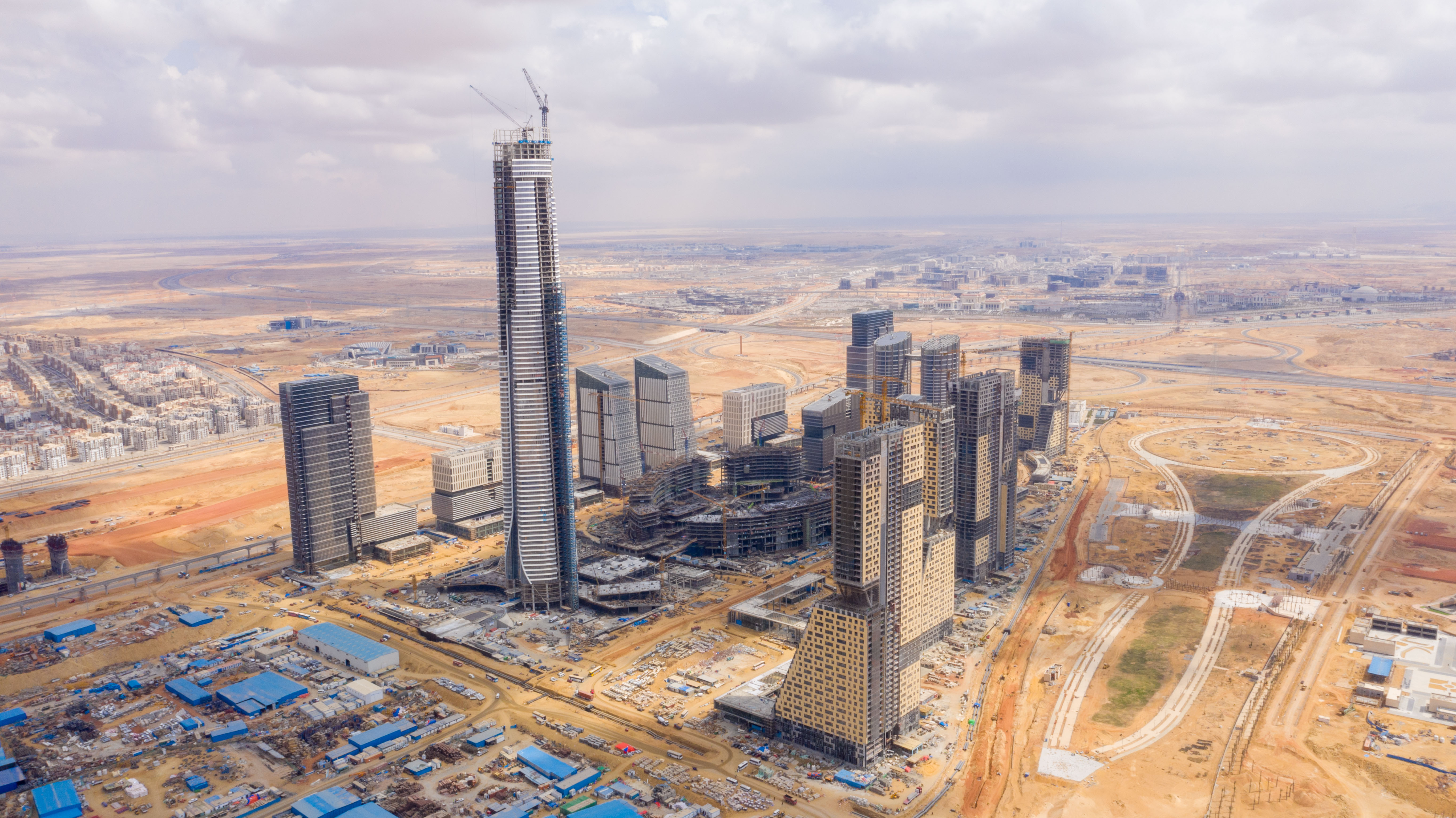 项目位于开罗以东40公里左右的沙漠地带,建成后将成为埃及新的政治