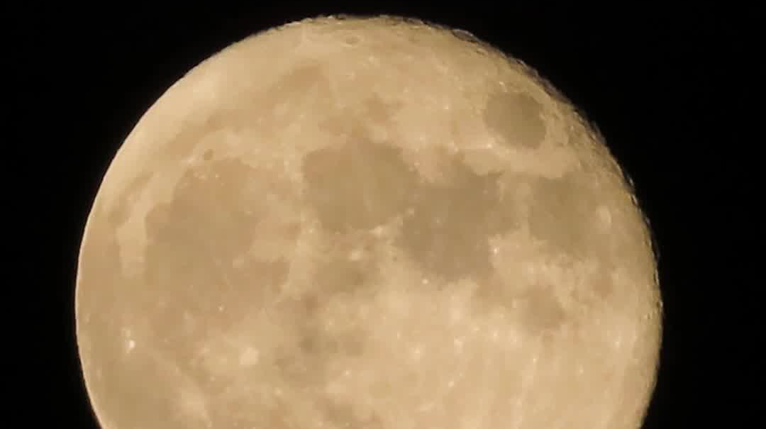 当月球延时遇见大雁凌月 这是大自然给的浪漫啊！