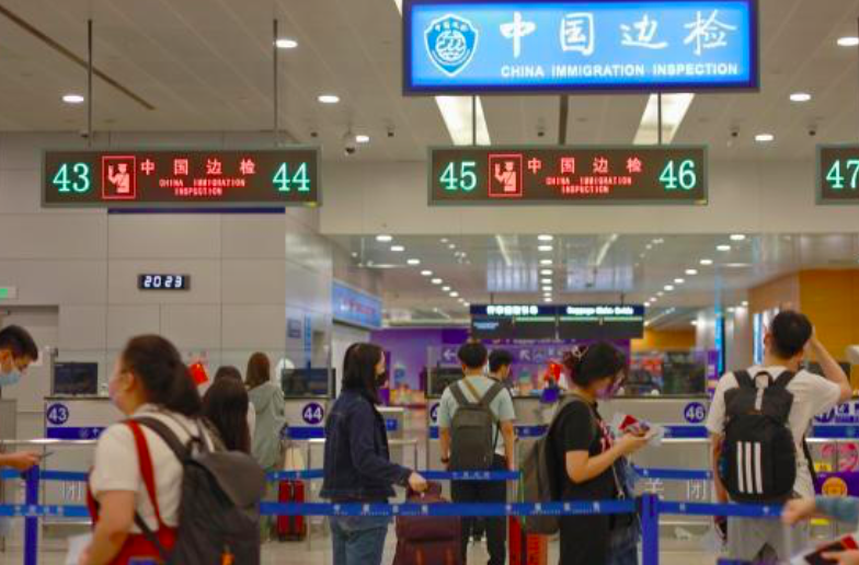 国庆多地倡导就地过节 机票量价齐升 国际航班均价大涨