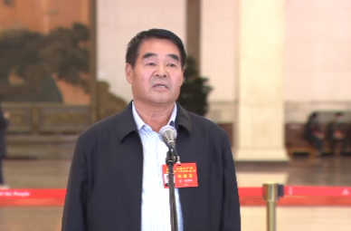 党代表通道丨廷·巴特尔：在牧区一待就是48年 在草原继续干到老