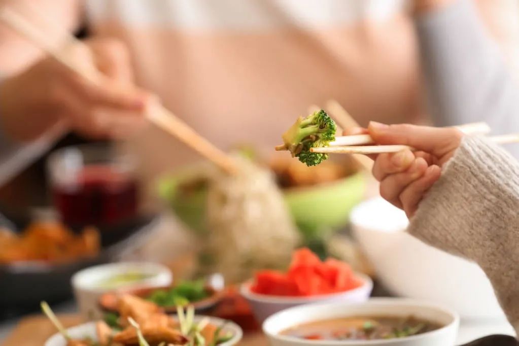 不吃早饭VS不吃晚饭，哪个对身体影响更大？_邵阳头条网