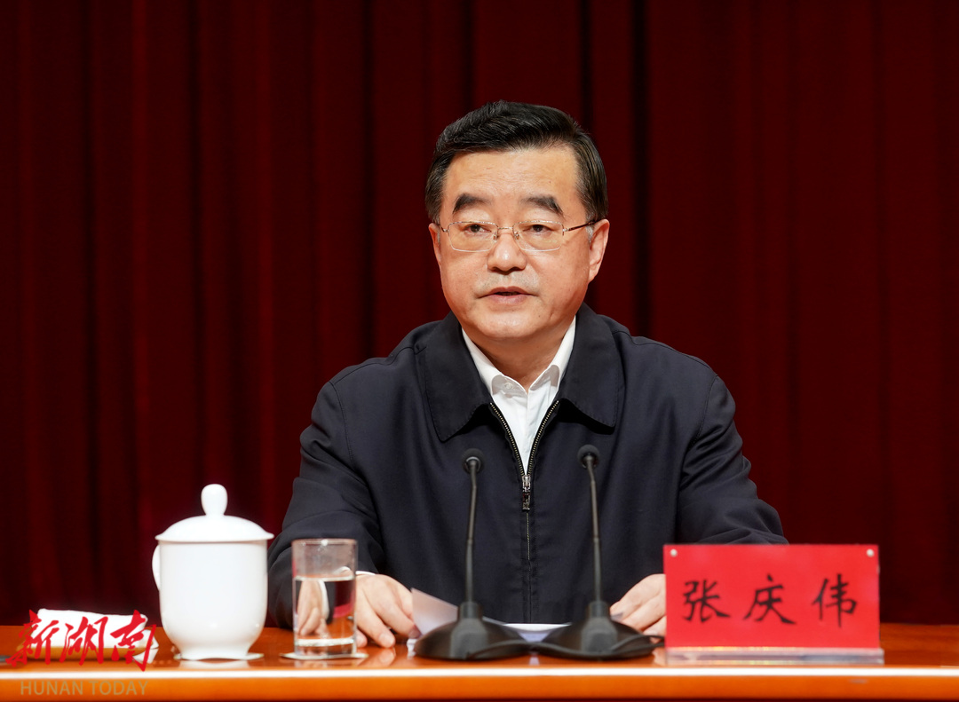 11月3日下午,学习贯彻党的二十大精神中央宣讲团报告会在长沙举行。张庆伟作宣讲报告。