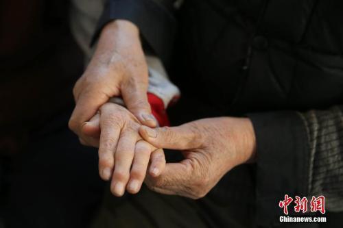 这个老年常见病不仅会手抖，还会让人成“购物狂”_邵阳头条网