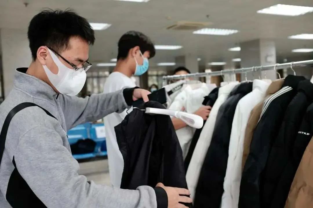 为困难学子免费发放！这所大学坚持近40年