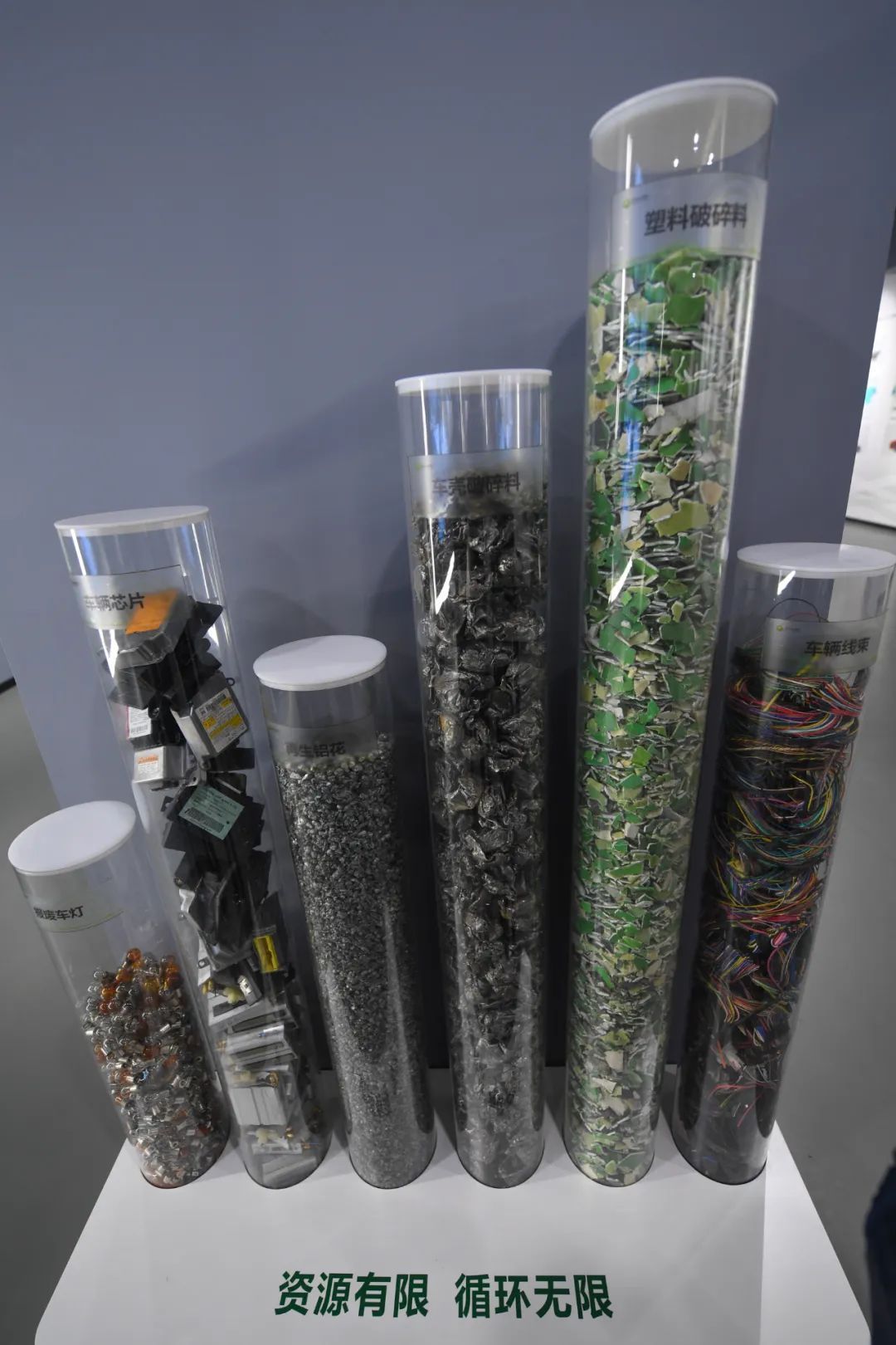 非法报废车辆电池乱象：有害物随意扔 贵金属卖海外