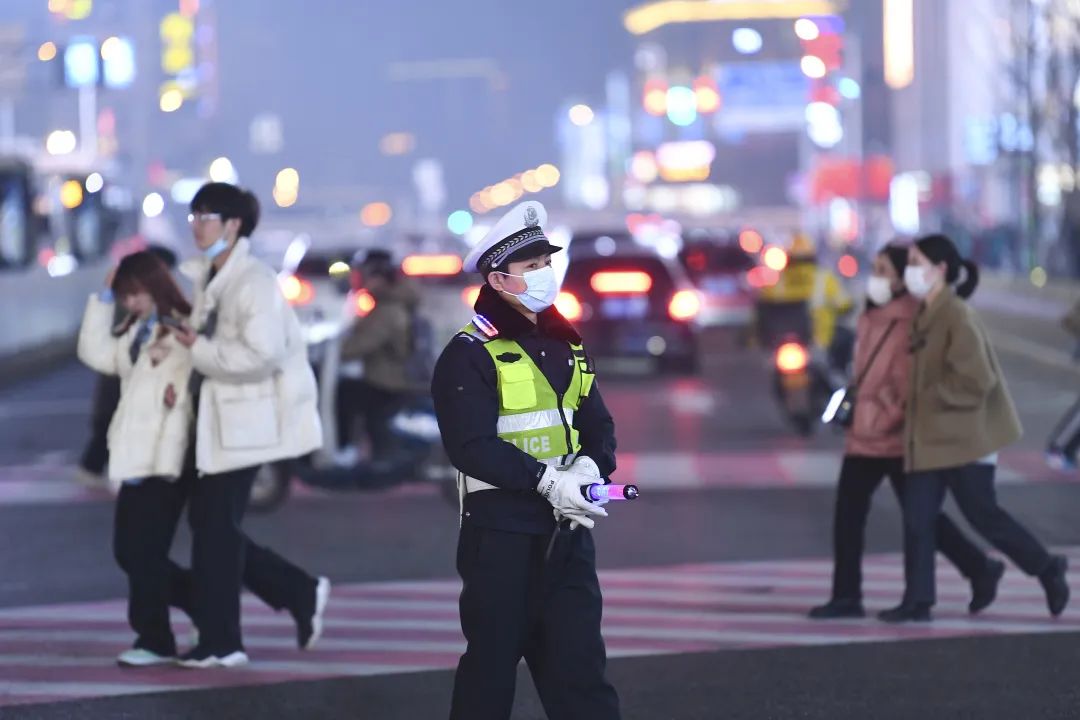 理论智库丨传承红色基因 当好中国特色社会主义事业的建设者捍卫者