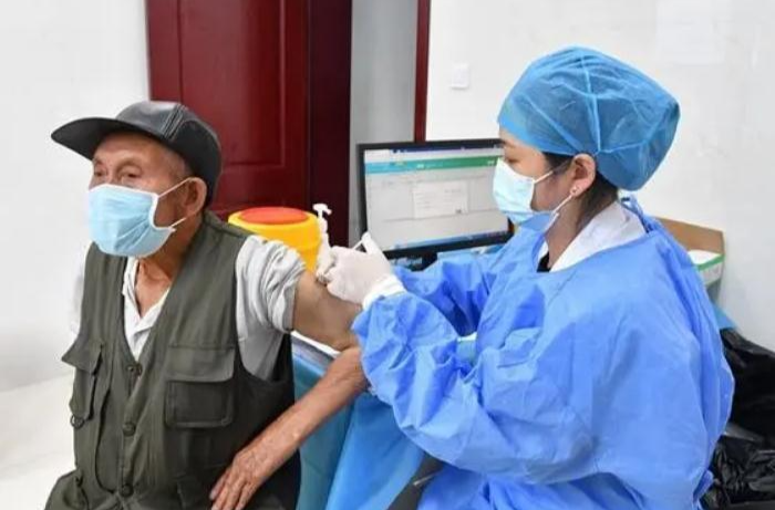 湖南疾控专家解答—— 老年人接种新冠病毒疫苗为何不可忽视