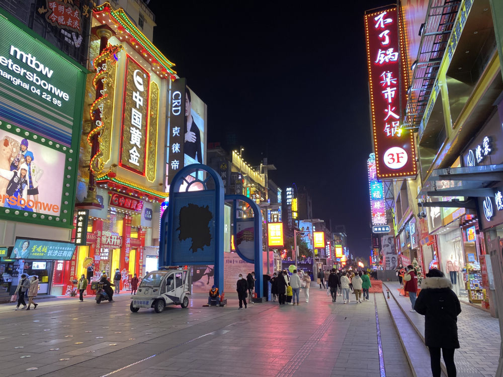 促消费出奇招 多个商圈“热闹劲儿”回来了_邵阳头条网